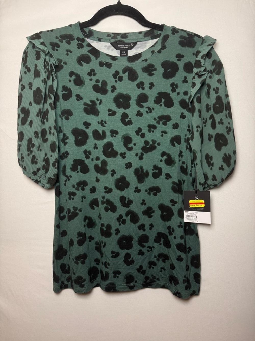 Simply Vera Vera Wang Green Leopard Puff Sleeve Tee